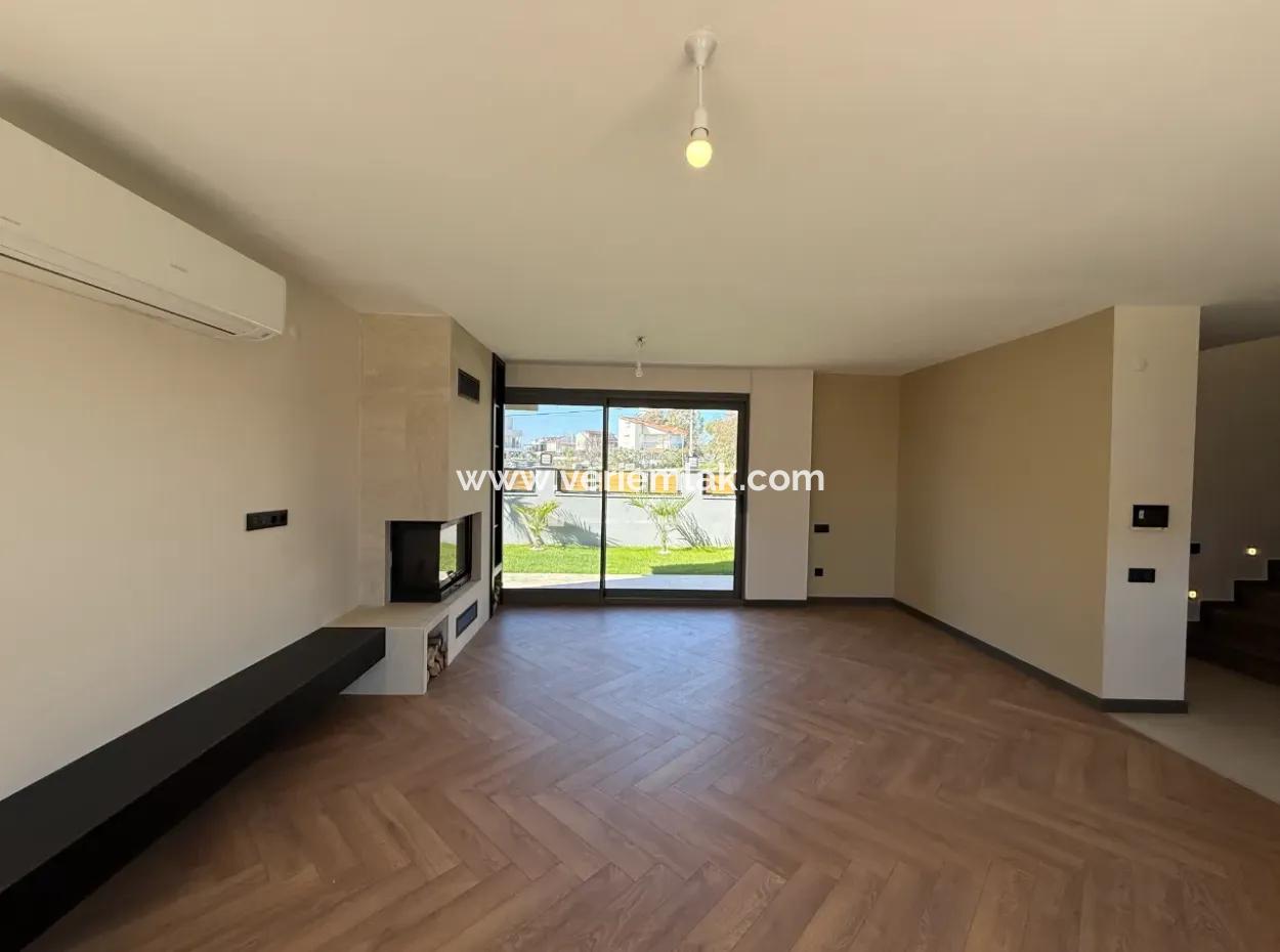 Oberes Segment Ultra Luxuriöse Freistehende Villa In Fußläufiger Entfernung Zum Meer In Seferihisar Akarca