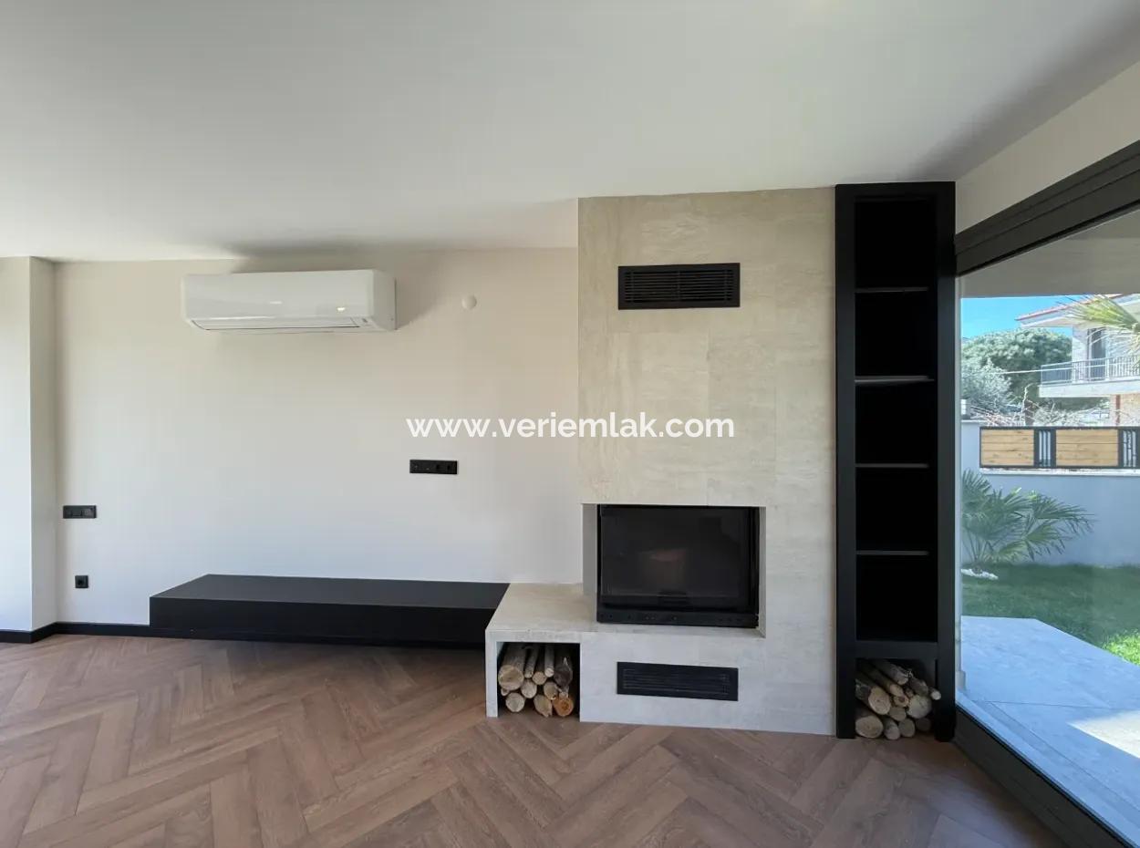 Oberes Segment Ultra Luxuriöse Freistehende Villa In Fußläufiger Entfernung Zum Meer In Seferihisar Akarca