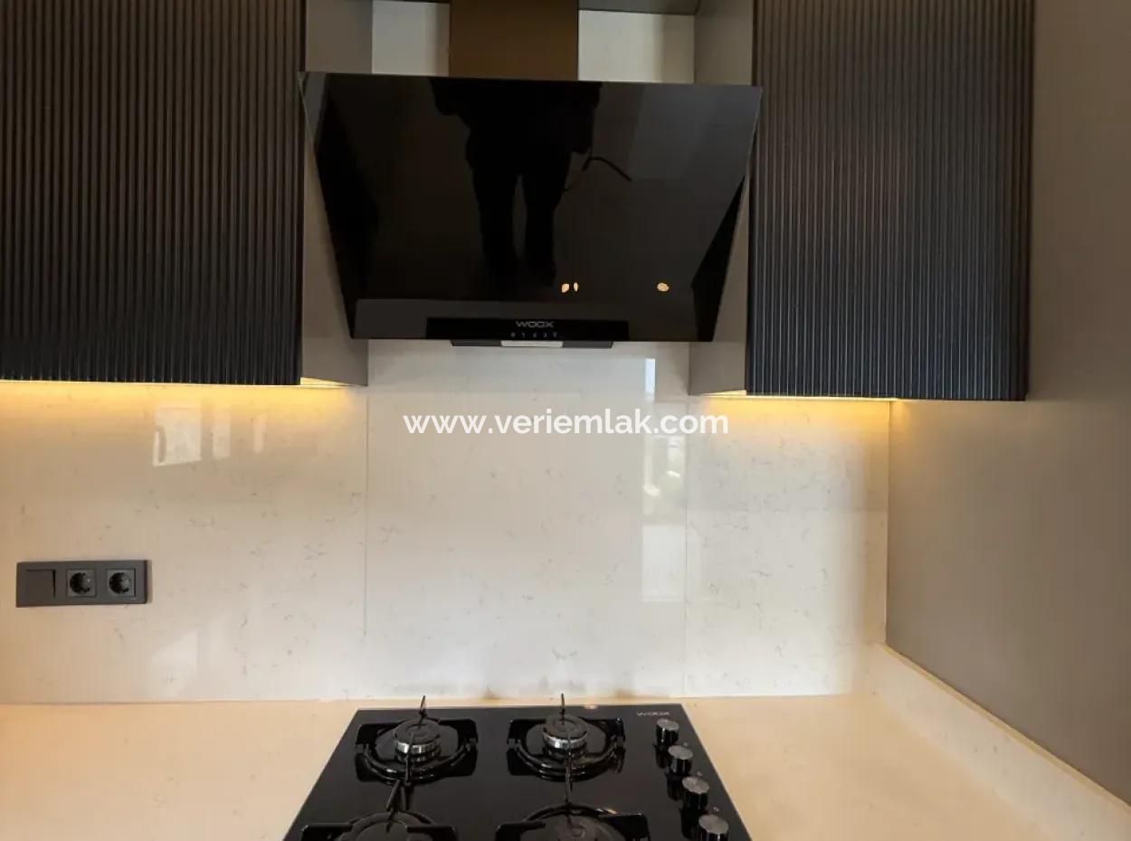 Corner Location 5 1 Villa Zum Verkauf Mit Pool In Bahçeşehir Von Veri!