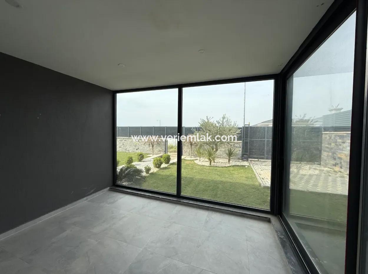 Corner Location 5 1 Villa Zum Verkauf Mit Pool In Bahçeşehir Von Veri!