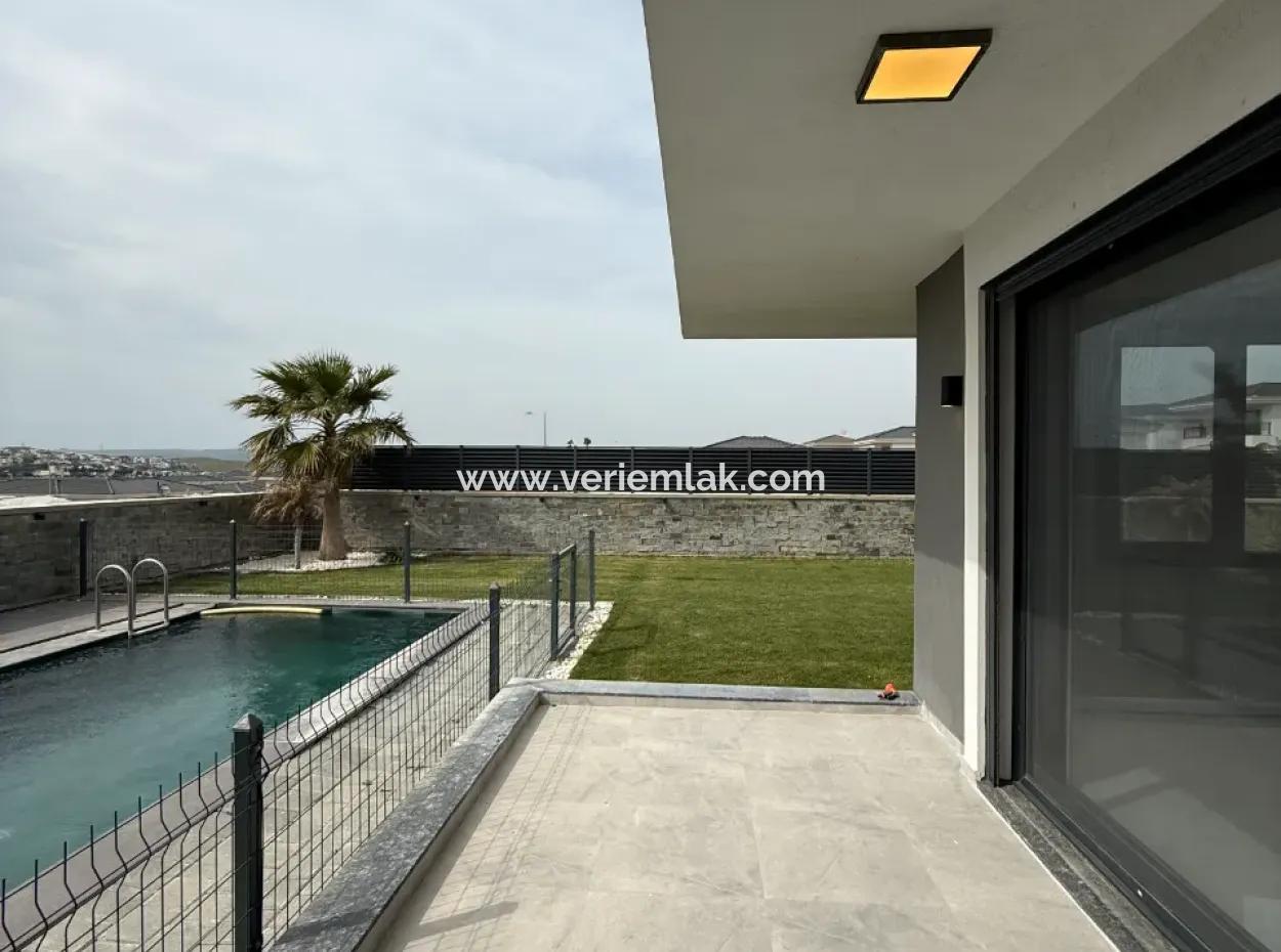 Villa Mit Freistehendem Pool Zur Miete Im Villa In Seferihisar Bahçeşehir