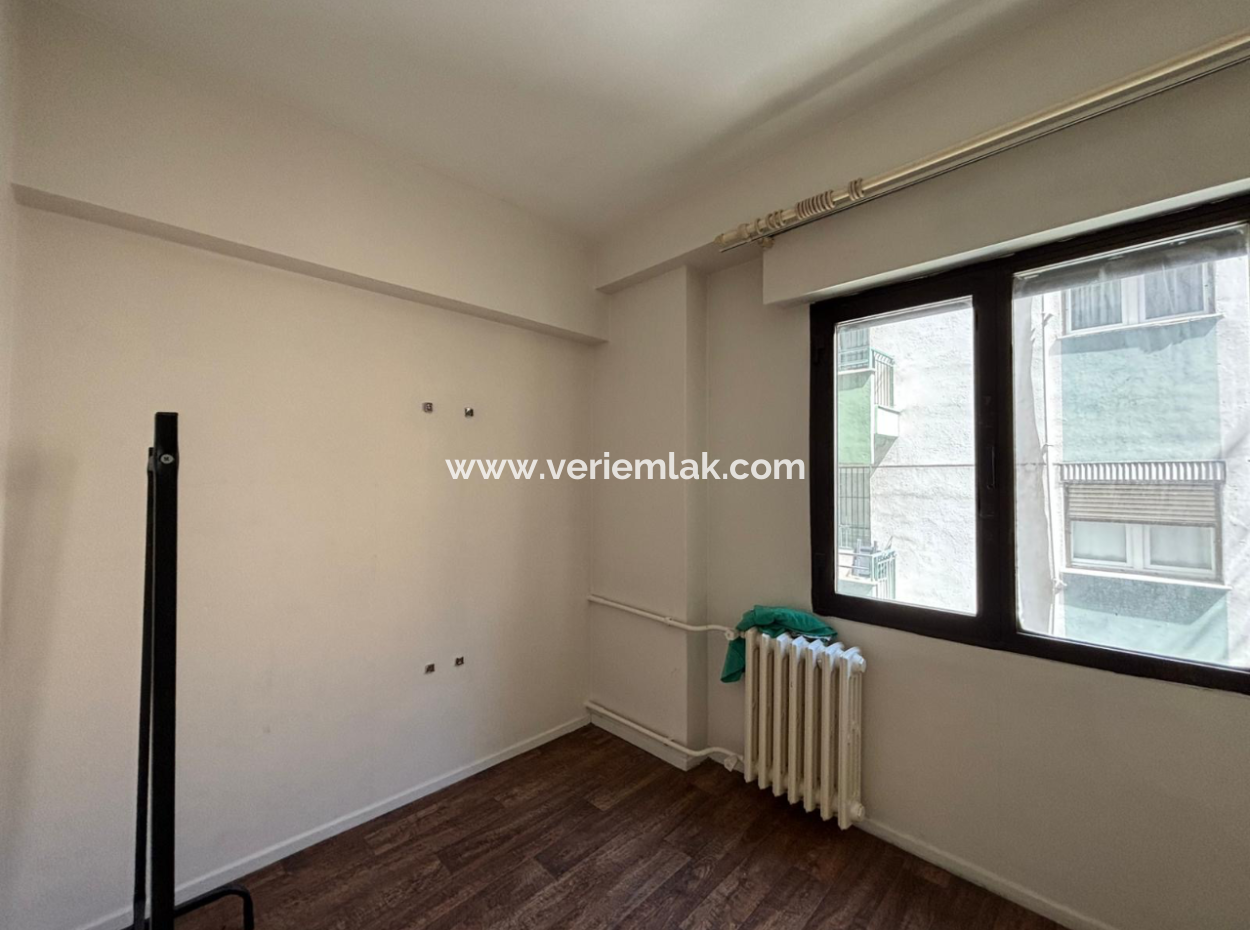 Alsancak Poet Eşref Boulevard 3 1 115M2 Wohnung Zu Vermieten!