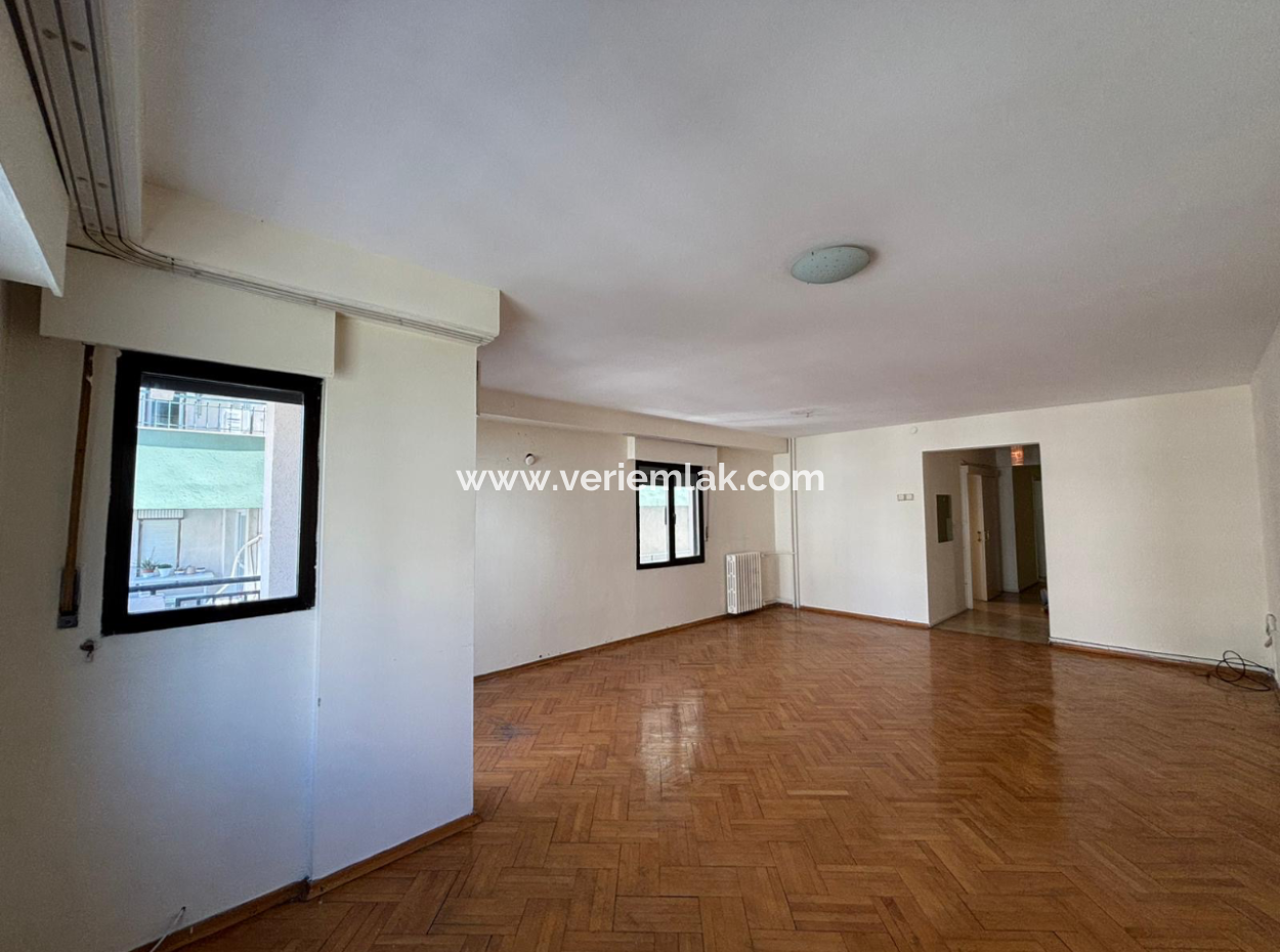 Alsancak Poet Eşref Boulevard 3 1 115M2 Wohnung Zu Vermieten!