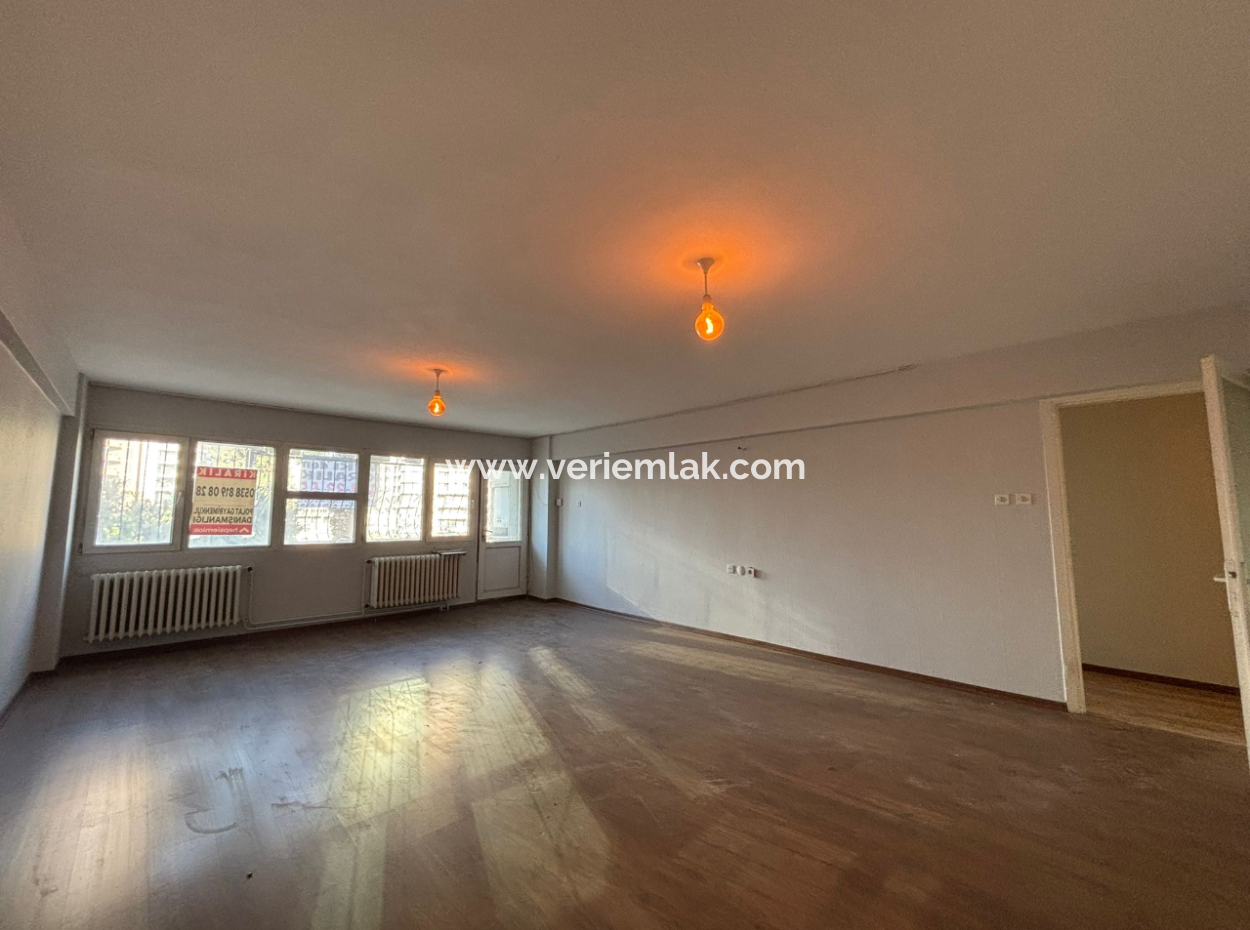 Wohnung Zur Vermietung Mit Erdgas 3 1 140 M² In Der Nähe Des Alsancak Trt-Gebäudes