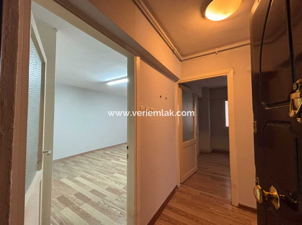 Wohnung Zur Vermietung Mit Erdgas 3 1 140 M² In Der Nähe Des Alsancak Trt-Gebäudes