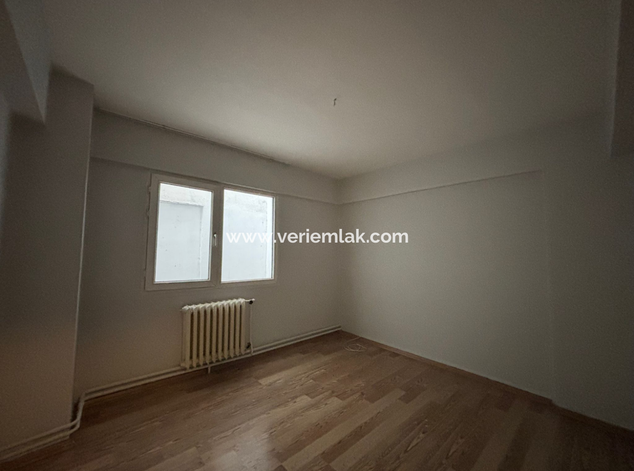 Wohnung Zur Vermietung Mit Erdgas 3 1 140 M² In Der Nähe Des Alsancak Trt-Gebäudes