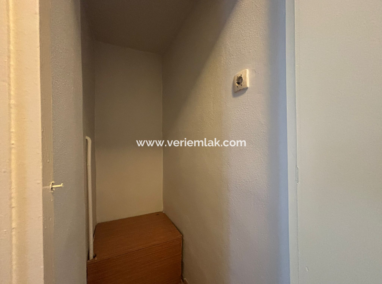 Wohnung Zur Vermietung Mit Erdgas 3 1 140 M² In Der Nähe Des Alsancak Trt-Gebäudes