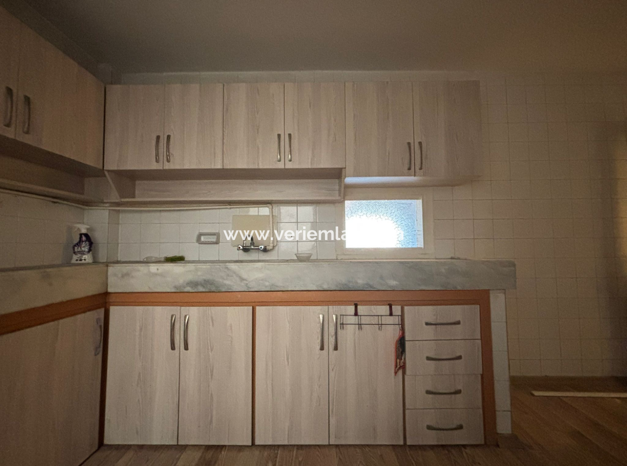 Wohnung Zur Vermietung Mit Erdgas 3 1 140 M² In Der Nähe Des Alsancak Trt-Gebäudes