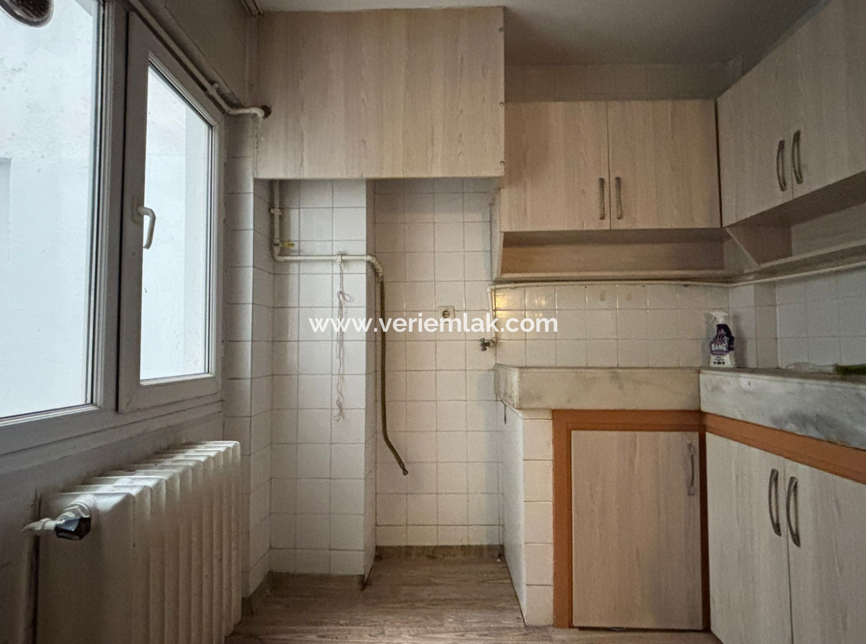 Wohnung Zur Vermietung Mit Erdgas 3 1 140 M² In Der Nähe Des Alsancak Trt-Gebäudes