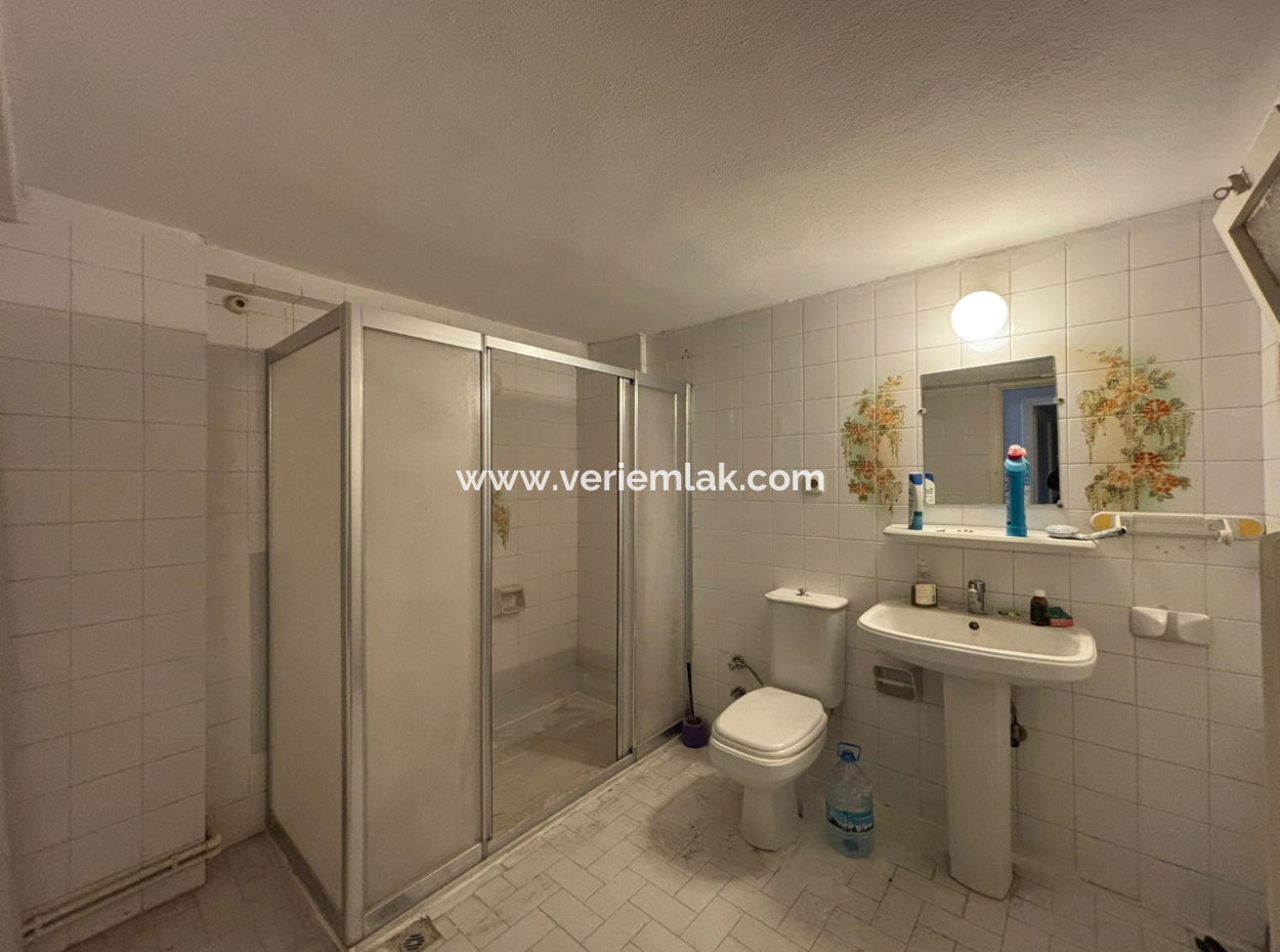 Wohnung Zur Vermietung Mit Erdgas 3 1 140 M² In Der Nähe Des Alsancak Trt-Gebäudes