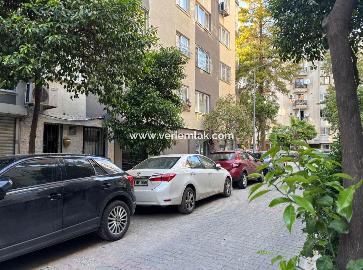 Wohnung Zur Vermietung Mit Erdgas 3 1 140 M² In Der Nähe Des Alsancak Trt-Gebäudes