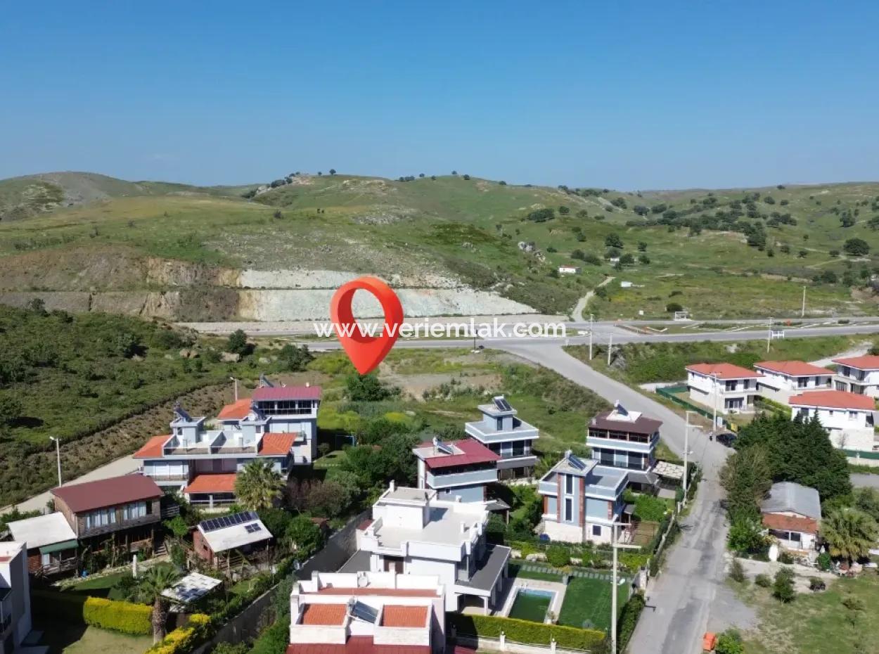 Grundstück Zum Verkauf Mit 2 Separaten Villen, Die In Der Bucht Von Seferihisar Akarca Orşal Ausgewiesen Sind