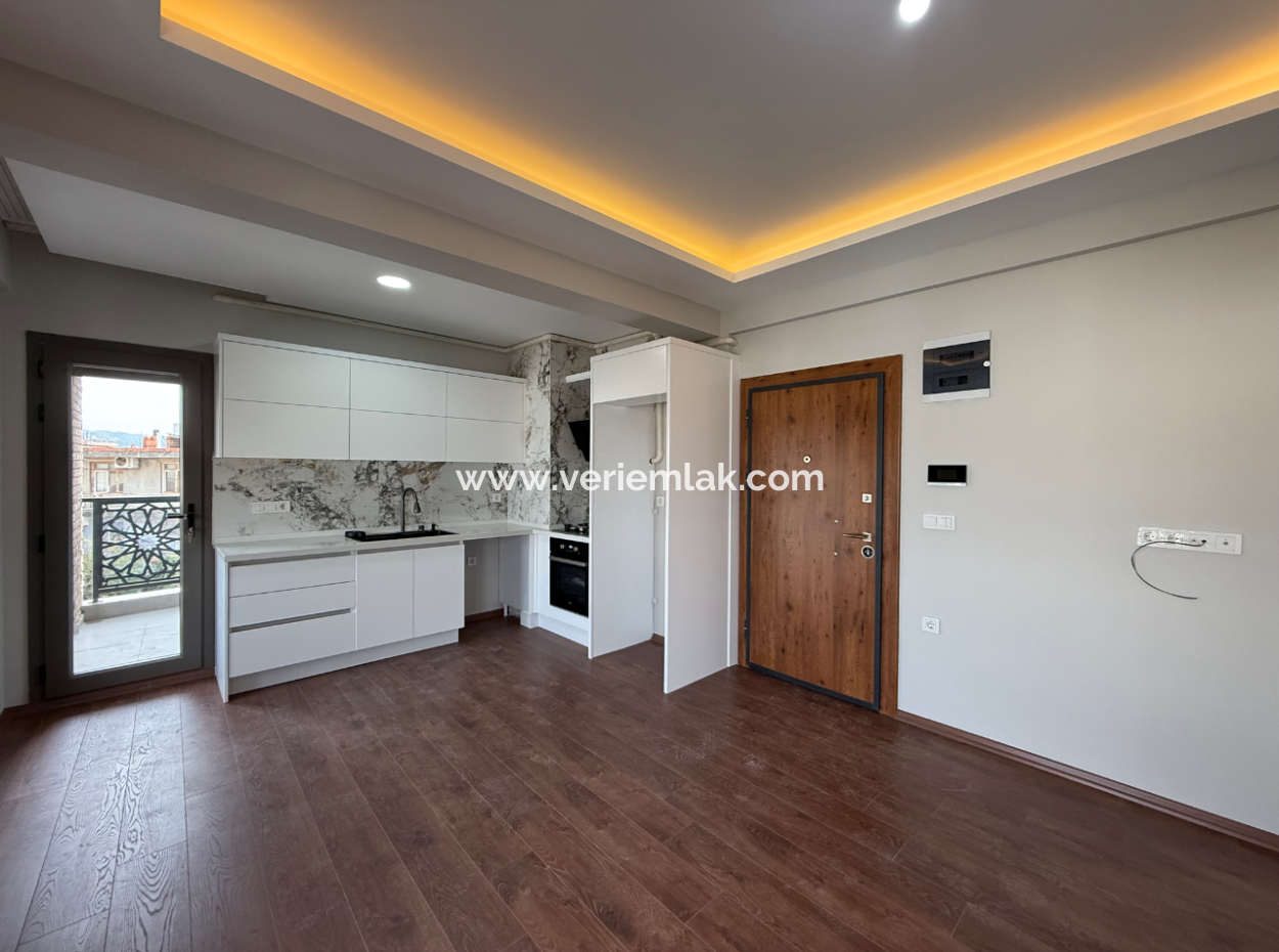 Seferihisar Beyler Köycivarı Hauptstraße Fassade 7200M2 Olivenhain