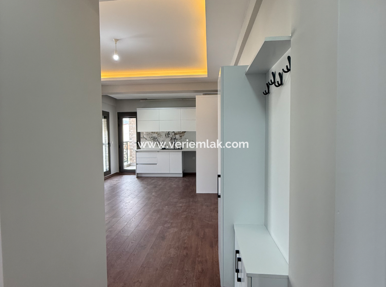 Seferihisar Beyler Köycivarı Hauptstraße Fassade 7200M2 Olivenhain