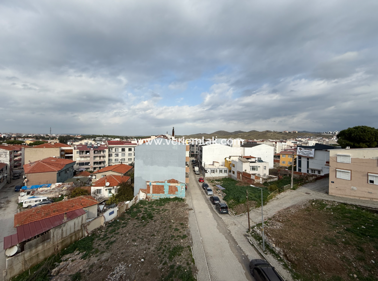 Seferihisar Beyler Köycivarı Hauptstraße Fassade 7200M2 Olivenhain