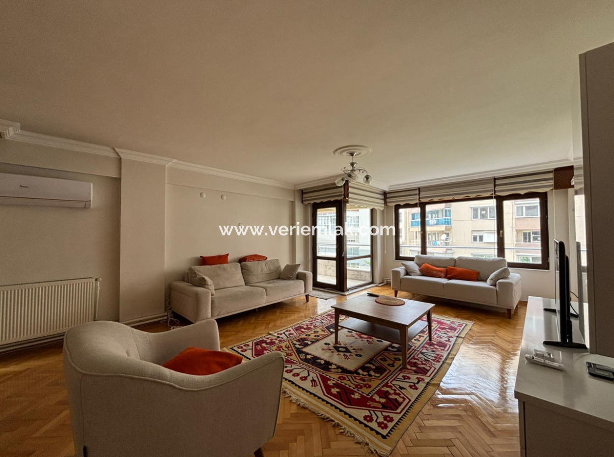 3. Stock, 130 M² Möblierte Wohnung Zur Mietung In Alsancak Dichter Eşreft