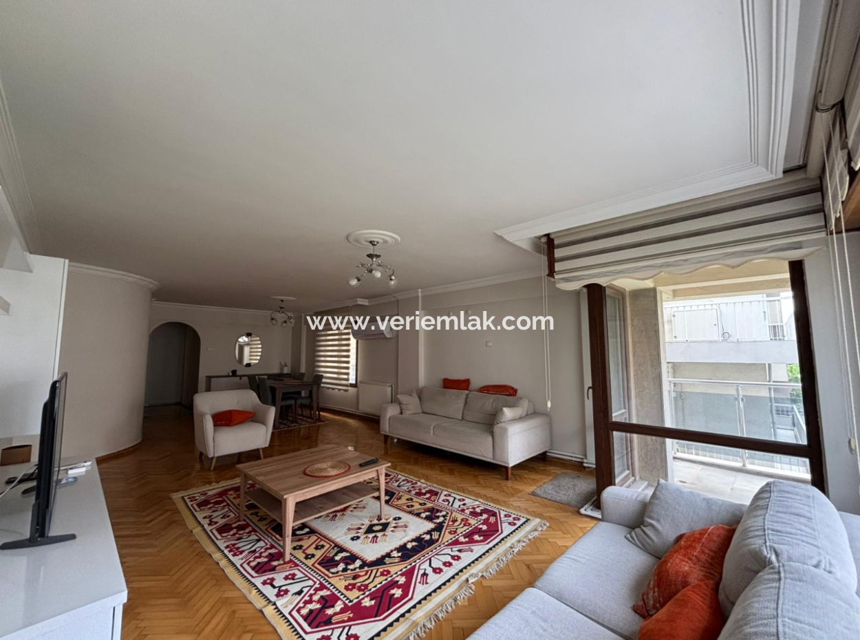 3. Stock, 130 M² Möblierte Wohnung Zur Mietung In Alsancak Dichter Eşreft