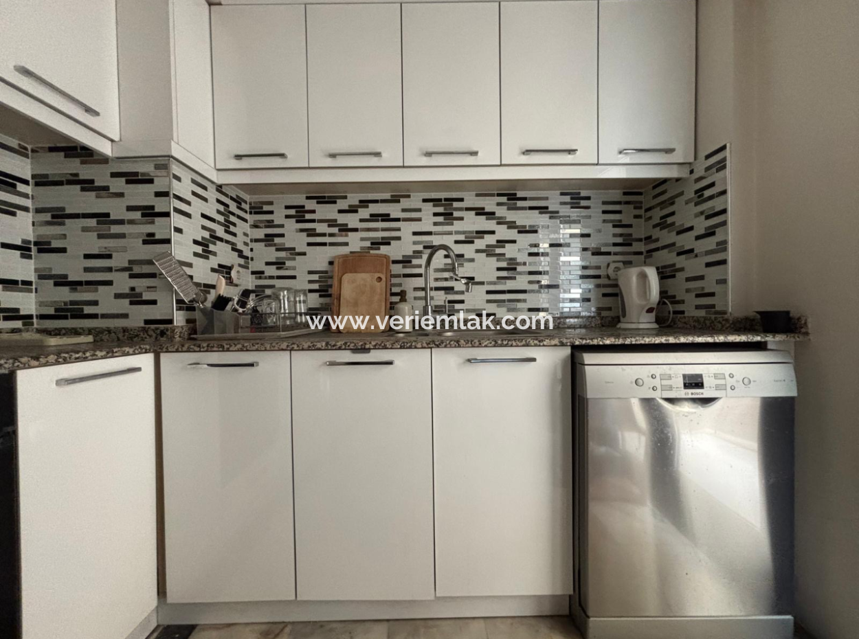 3. Stock, 130 M² Möblierte Wohnung Zur Mietung In Alsancak Dichter Eşreft