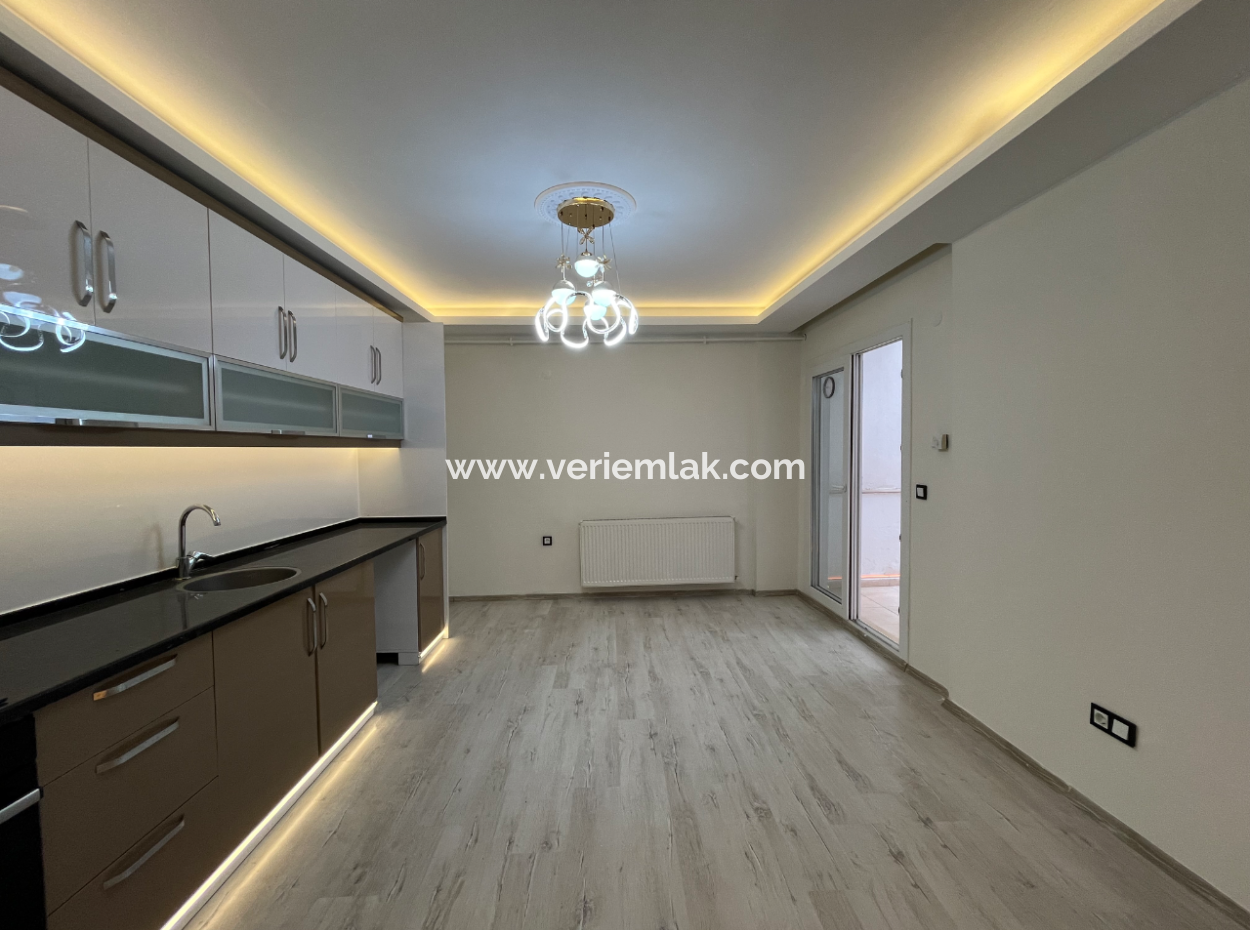 Wohnung Zum Verkauf Mit Reihenhaus Im Stadtzentrum Von Seferihisar