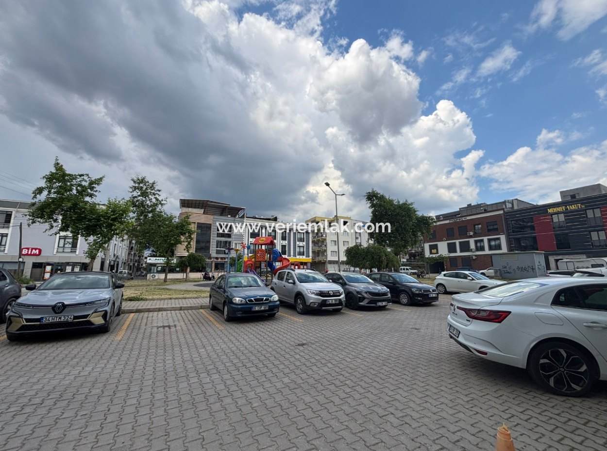 Möblierte Wohnung Zur Miete 1 1 Mit Pool In Bornova Myvia Und 24/7-Sicherheit!