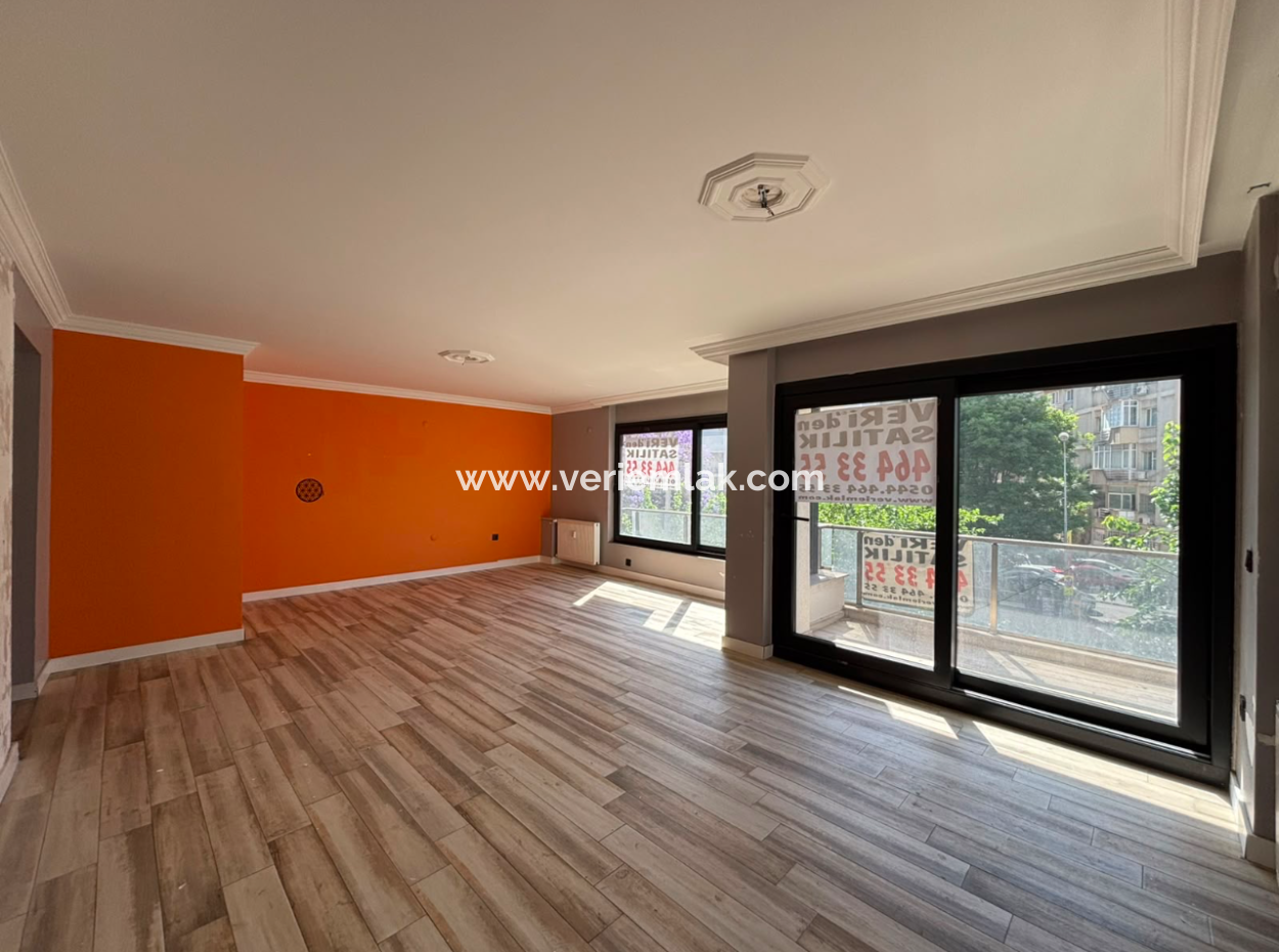 Leere Wohnung Im 1. Stock Mit Parkplatz In Alsancak Şaireşref!