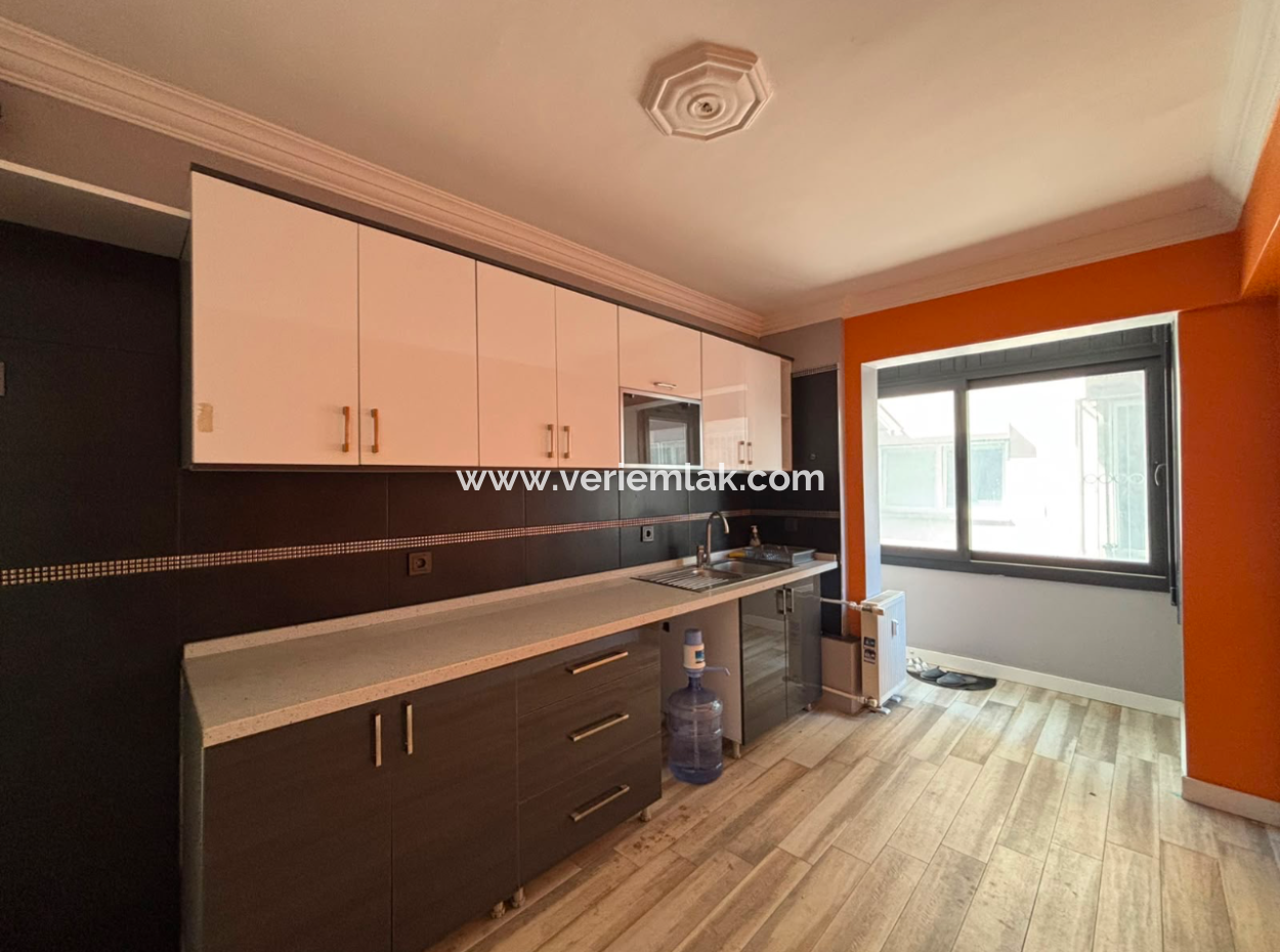 Leere Wohnung Im 1. Stock Mit Parkplatz In Alsancak Şaireşref!