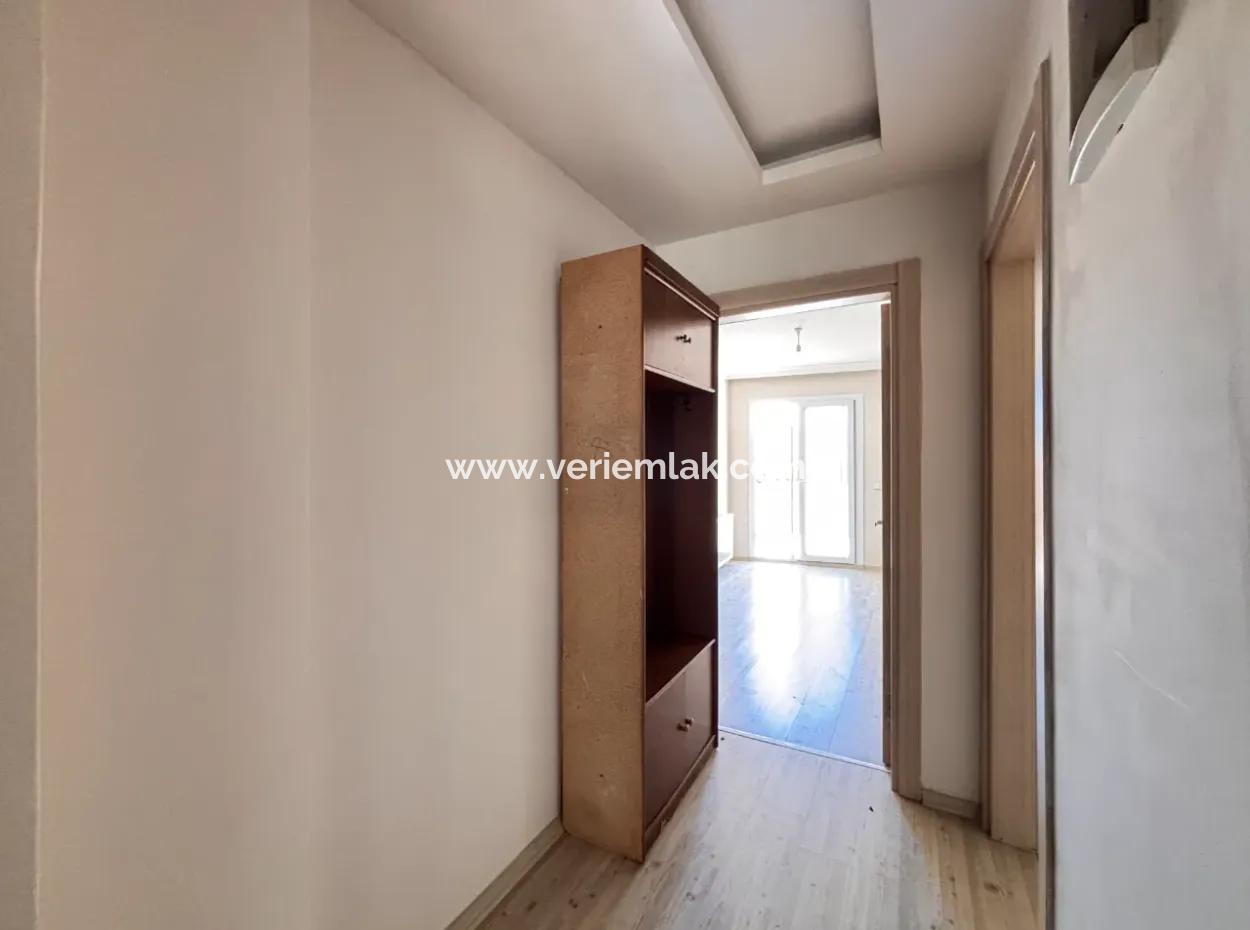 Geräumige 2 Zimmer Mit 1 Wohnungen Zum Verkauf Mit Terrasse Und Balkon Im Viertel Çolakibrahimbey