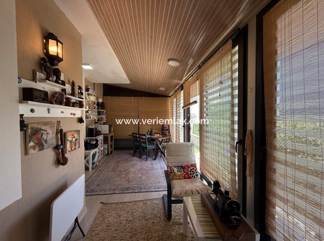 Villa Mit Komfortablem Und Angenehmem Wohnraum In Seferihisar Akarca