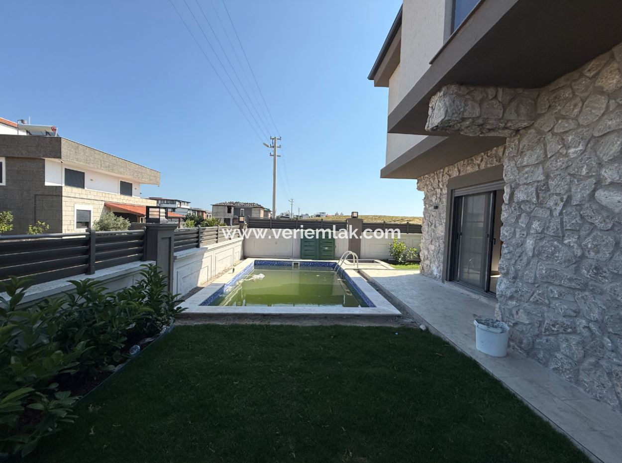 Moderne Villa Mit Pool Zum Verkauf In Der Nähe Von Seferihisar Akarca Bora Bora Häusern