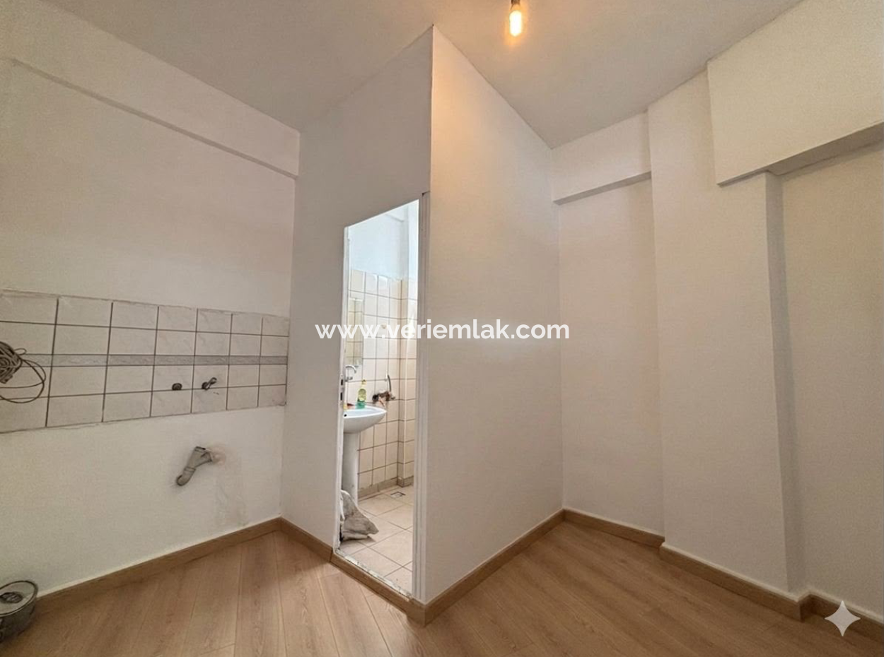 40M2 Wc Shop Zur Miete Gegenüber Emot In Alsancak Kahramanlar!