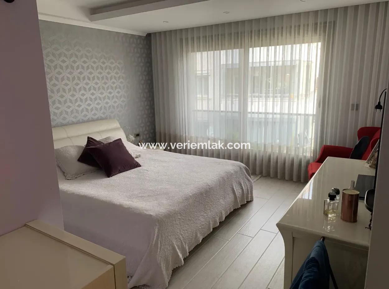 Private Villa Mit Terrasse Und Wintergarten In Einer Ecke In Saygin Stil Yali