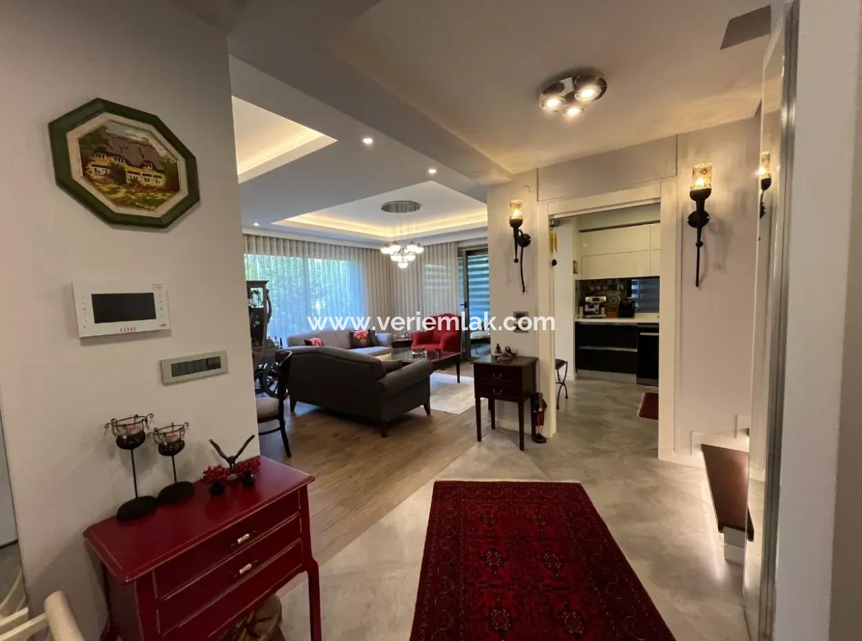 Private Villa Mit Terrasse Und Wintergarten In Einer Ecke In Saygin Stil Yali