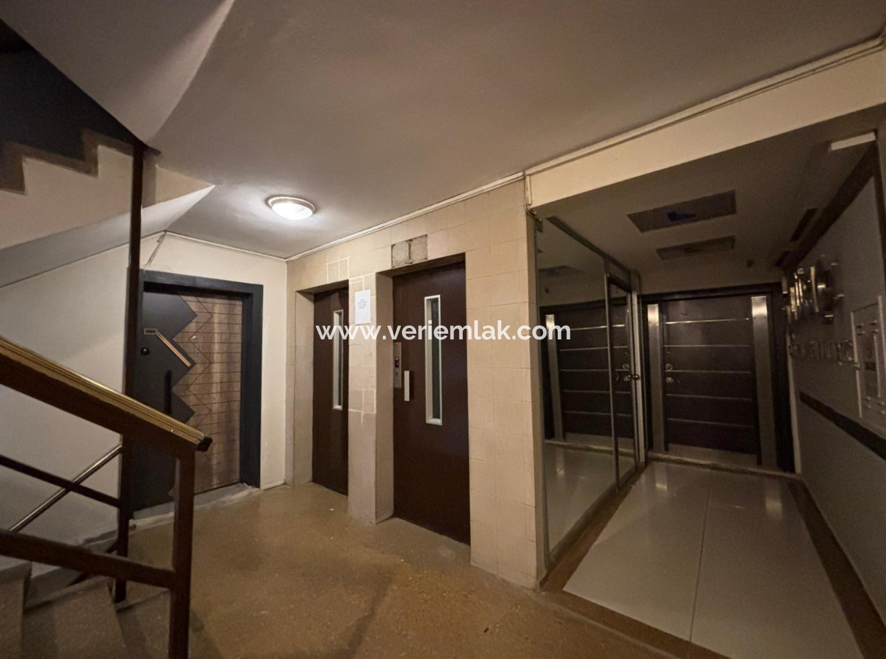 In Der Nähe Des Alsancak Hafens Und Bahnhofs 30 M² Büro Zur Miete