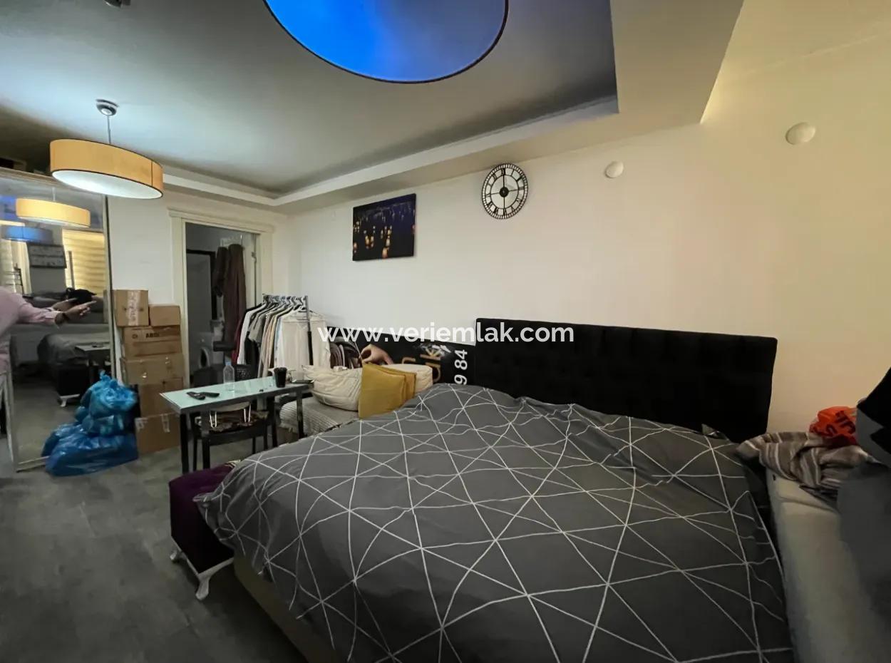 Eckbüro Zu Mieten Am Eingang Des Seferihisar-Marktplatzes Mit Sekretariat, 2 Zimmer, Separate Küche Und Eigenes Bad!