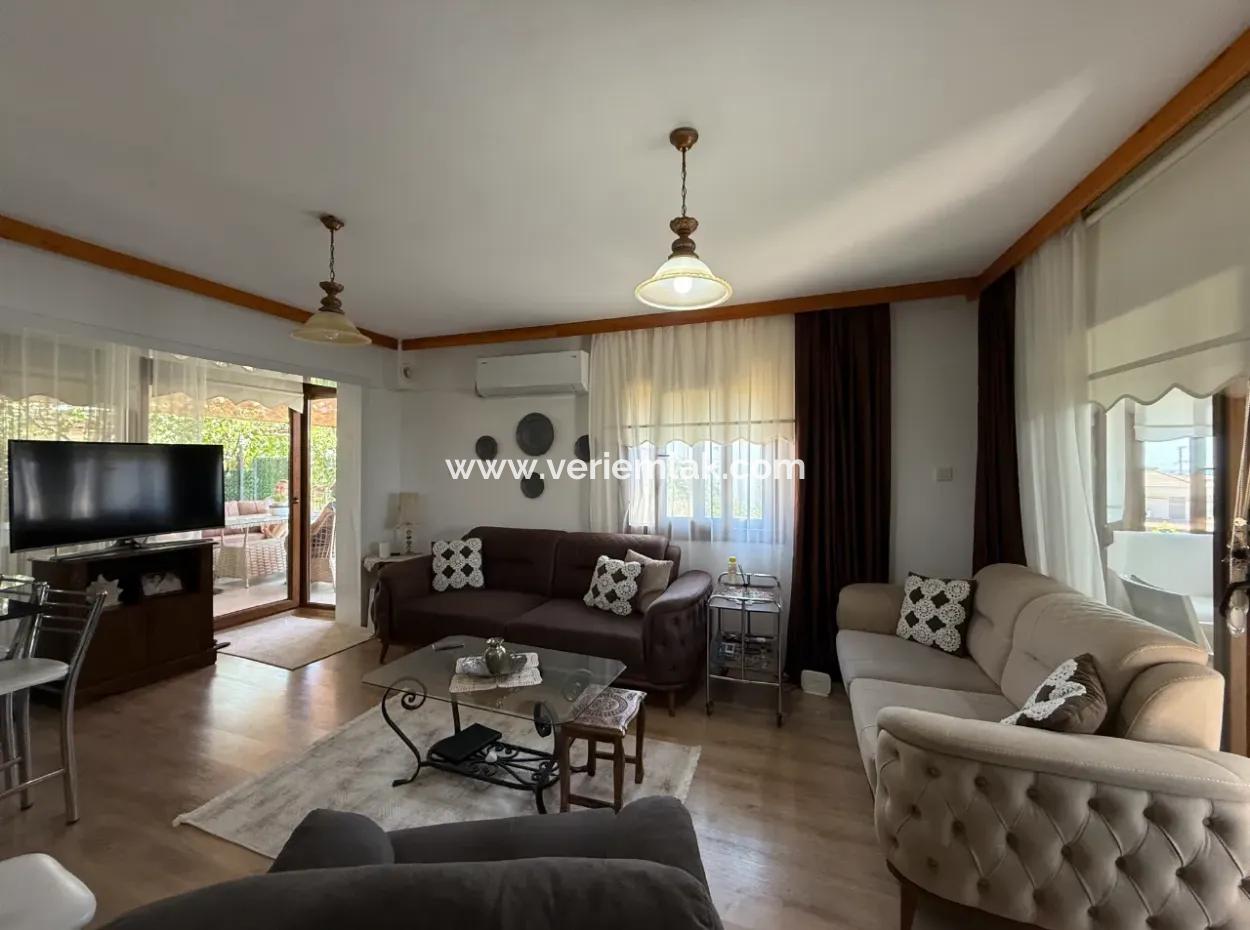 Sommervilla Zum Verkauf Mit Garten Auf Drei Seiten, Fußläufig Zum Akarca Beach