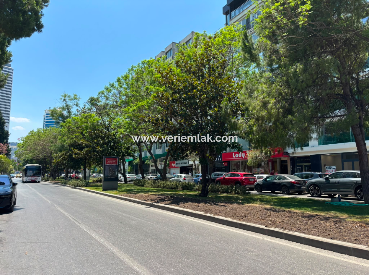 Alsancakswiss Hotel Karşisinda70M2 Kostenloser Shop Zur Miete Mit Netto-Wc