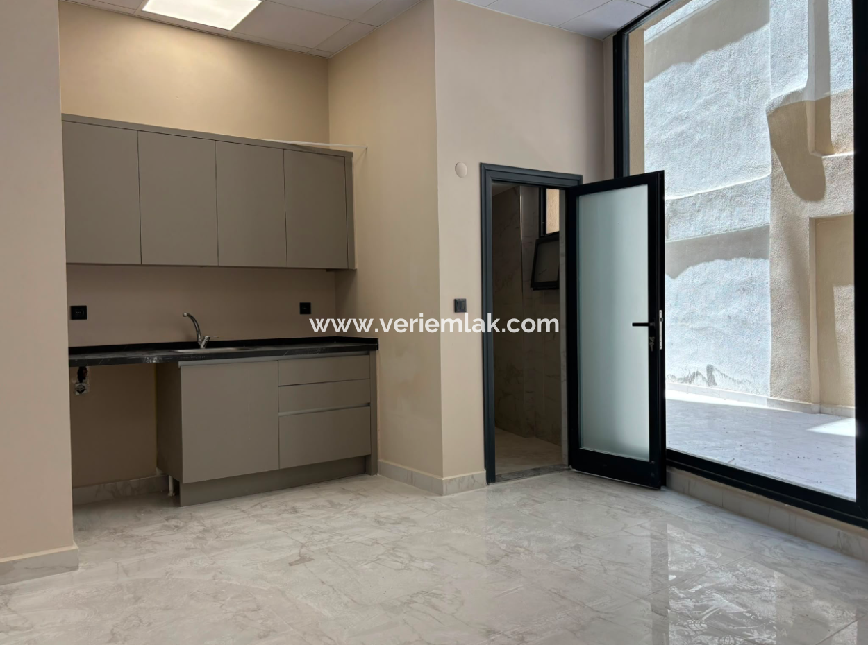 Alsancakswiss Hotel Karşisinda70M2 Kostenloser Shop Zur Miete Mit Netto-Wc