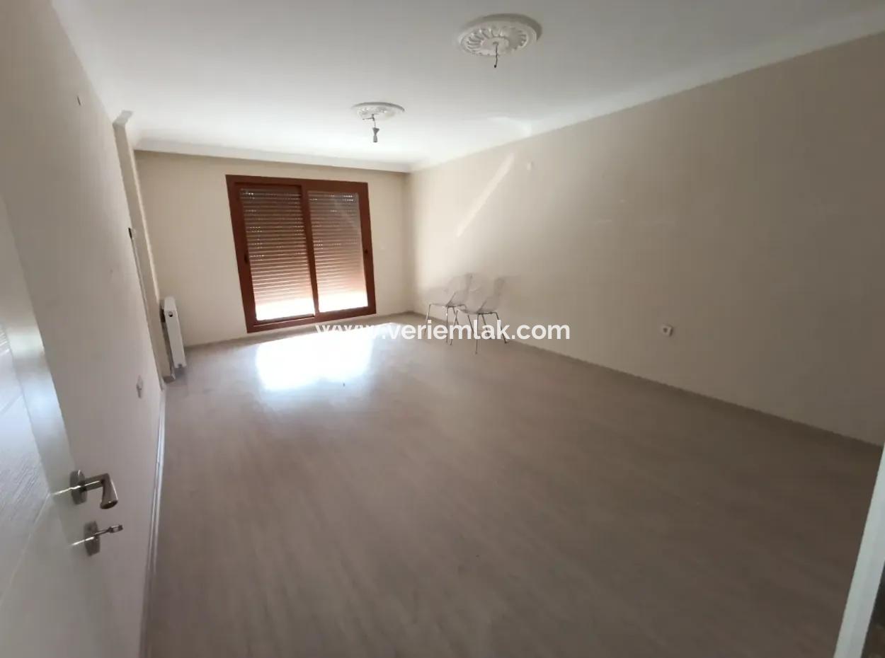 2 1 Separate Küchenwohnung Zur Mietung An Einem Zentralen Standort In Seferihisar Pazaryeri