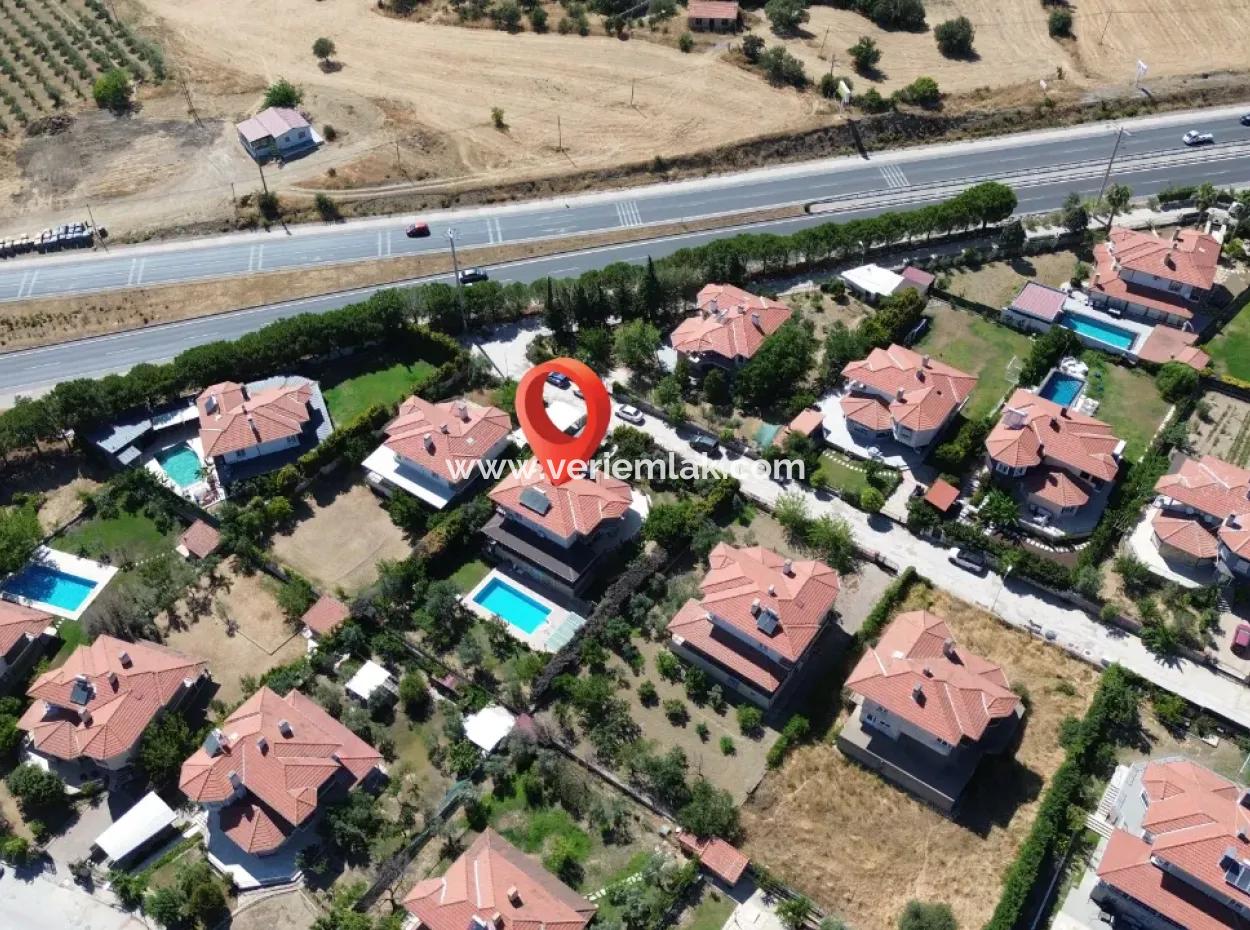 Möblierte Villa Zur Miete Mit Vollständig Freistehendem Pool In Seferihisar Ulamış Turunçevler Sitesi