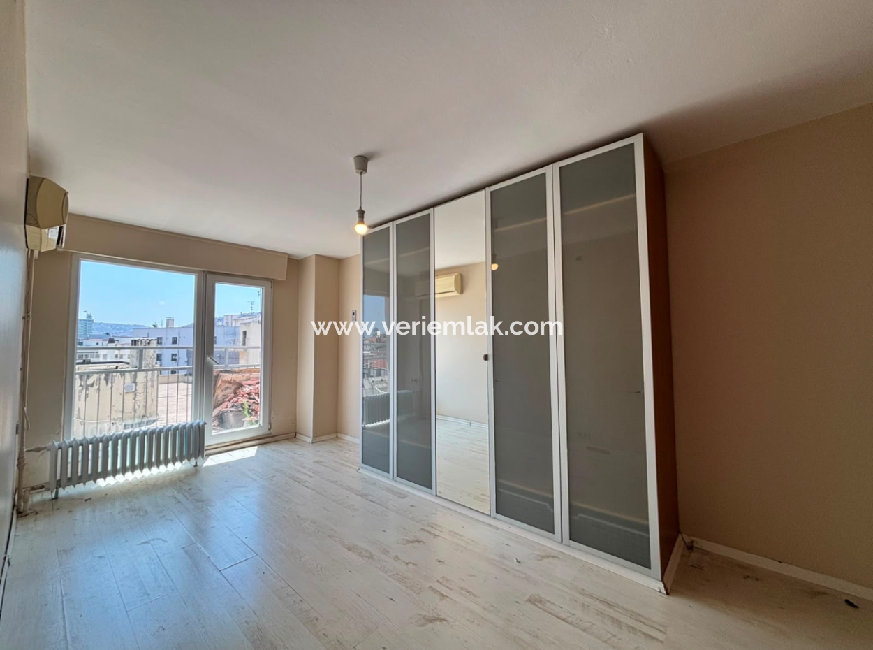 7. Stock, 410 M², Staffel, 3, 1 Wohnung Zu Mieten Mit Meerblick Auf Dem Alsancak Republikplatz!