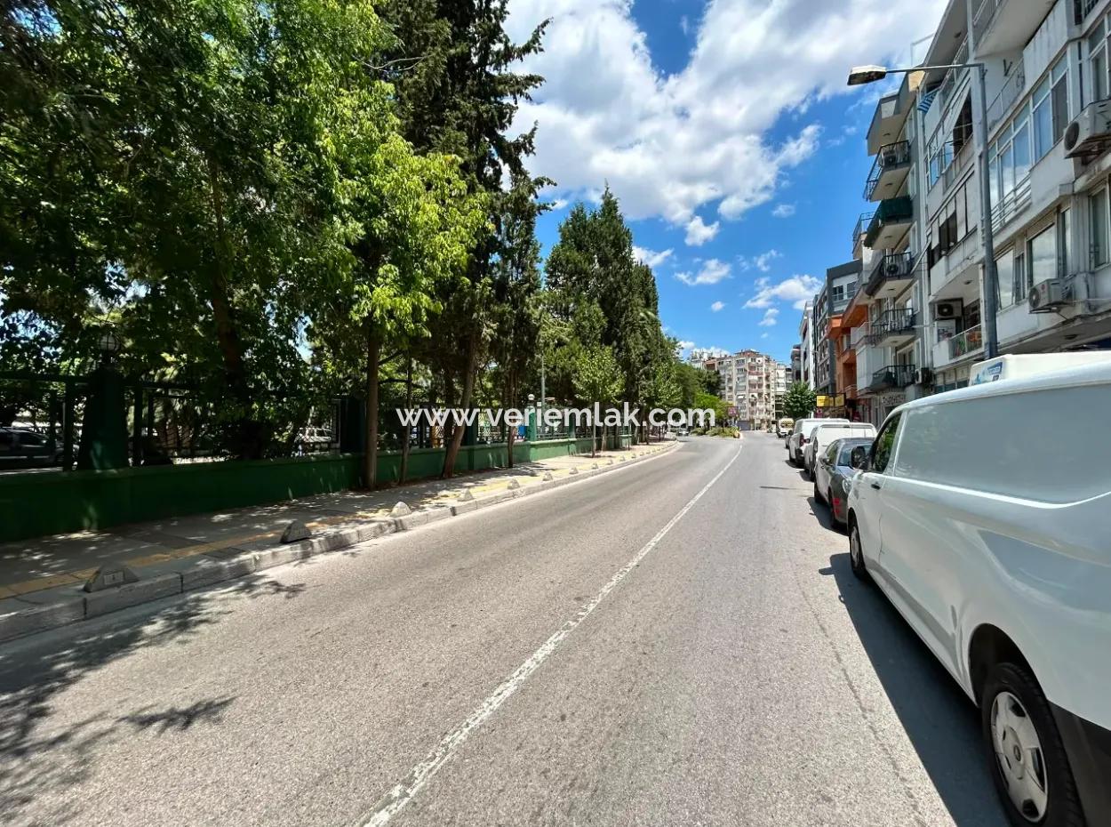 100 M² Laden Mit Garten An Der Main Street Nahe Dem Tor Der Fair Republic