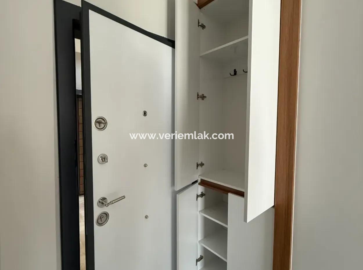 Brandneue 21-Wohnung Zum Verkauf Im Viertel Seferihisar Camikebir | Mit Balkon | Automatischer Verschluss | Arçelik Built-In | Mit Parken