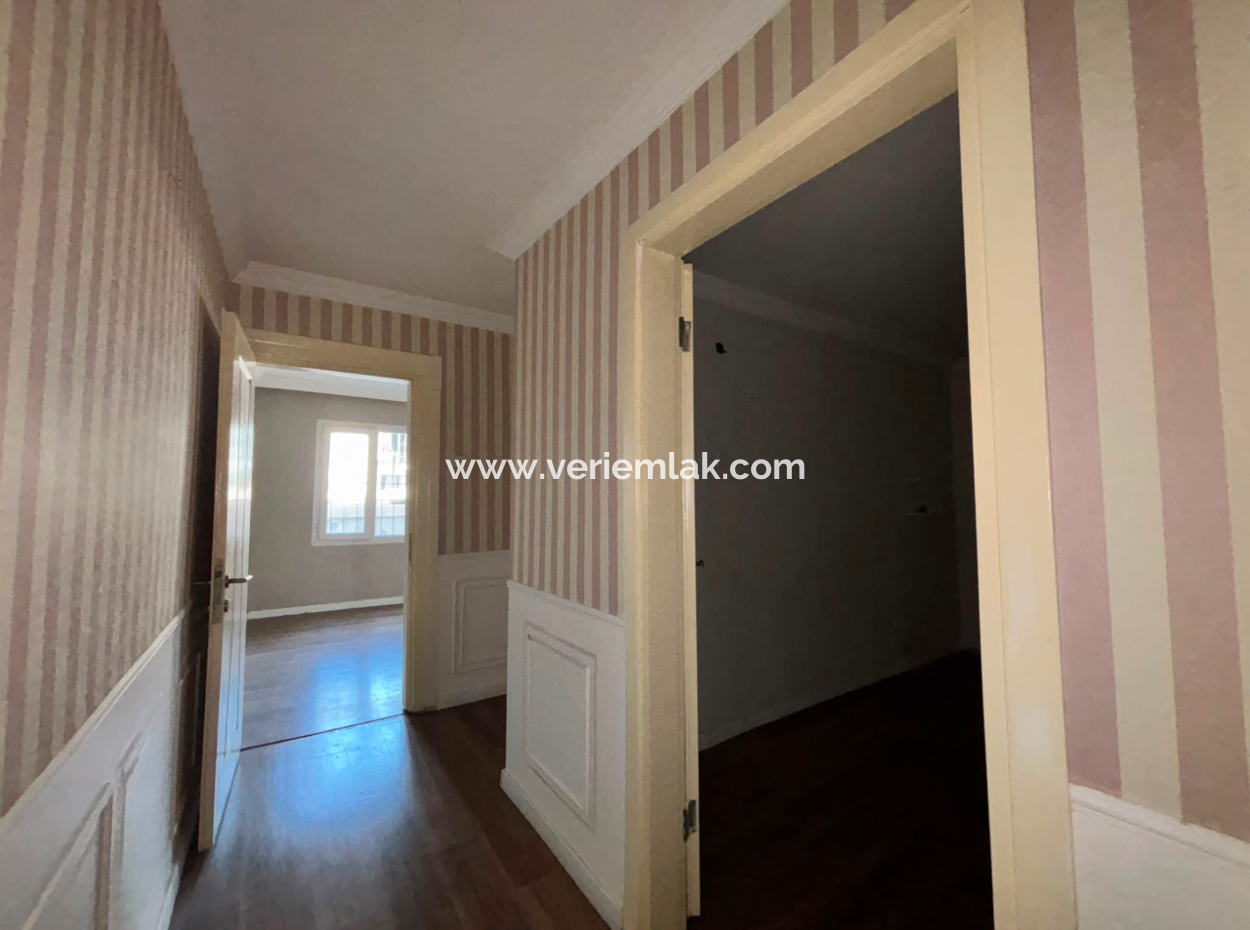 1. Stock 3 1.120 M² Gut Gepflegtes Geschäft Zur Vermietung In Alsancak, Zypern, Martyrs