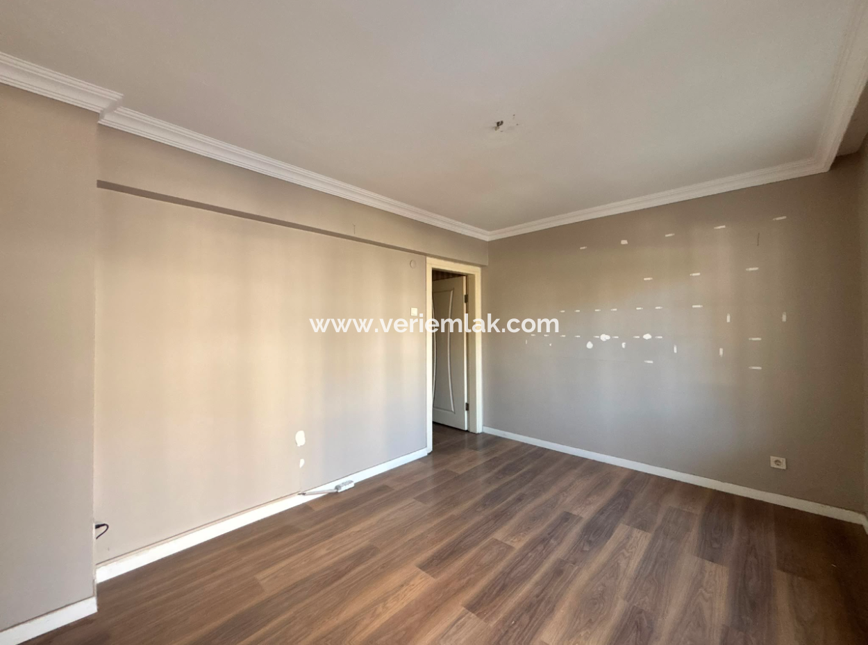 1. Stock 3 1.120 M² Gut Gepflegtes Geschäft Zur Vermietung In Alsancak, Zypern, Martyrs