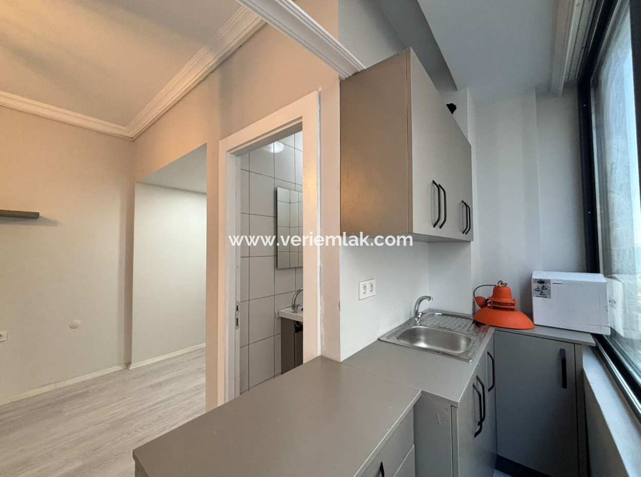 Alsancak Republic Square 4. Stock Renoviertes Büro/Arbeitsplatz Zu Mieten