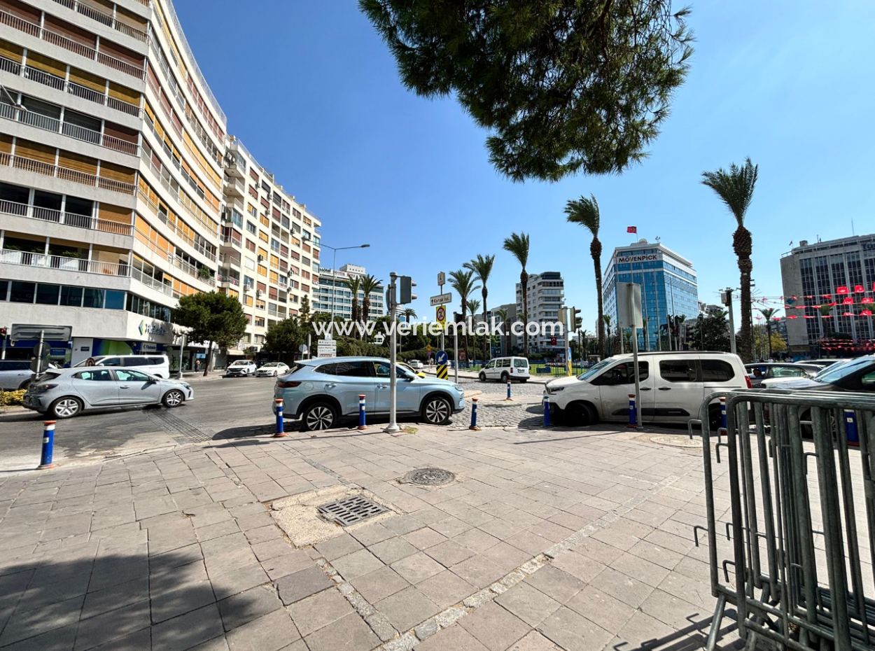 Alsancak Republic Square 4. Stock Renoviertes Büro/Arbeitsplatz Zu Mieten