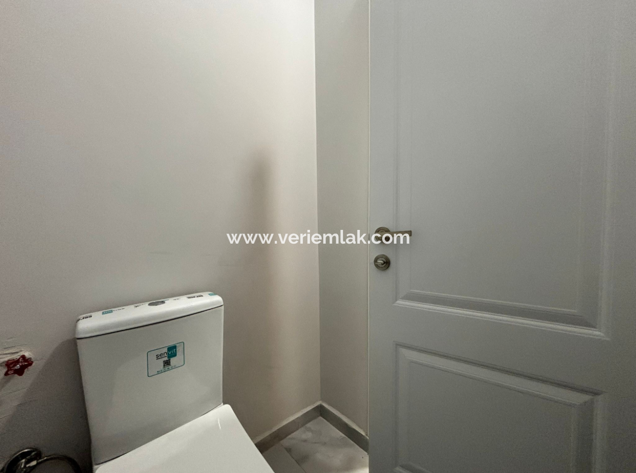 Studio-Vermietung Arbeitsplatz/Büro In Der Nähe Von Alsancak, Kordon Und Mövenpiç