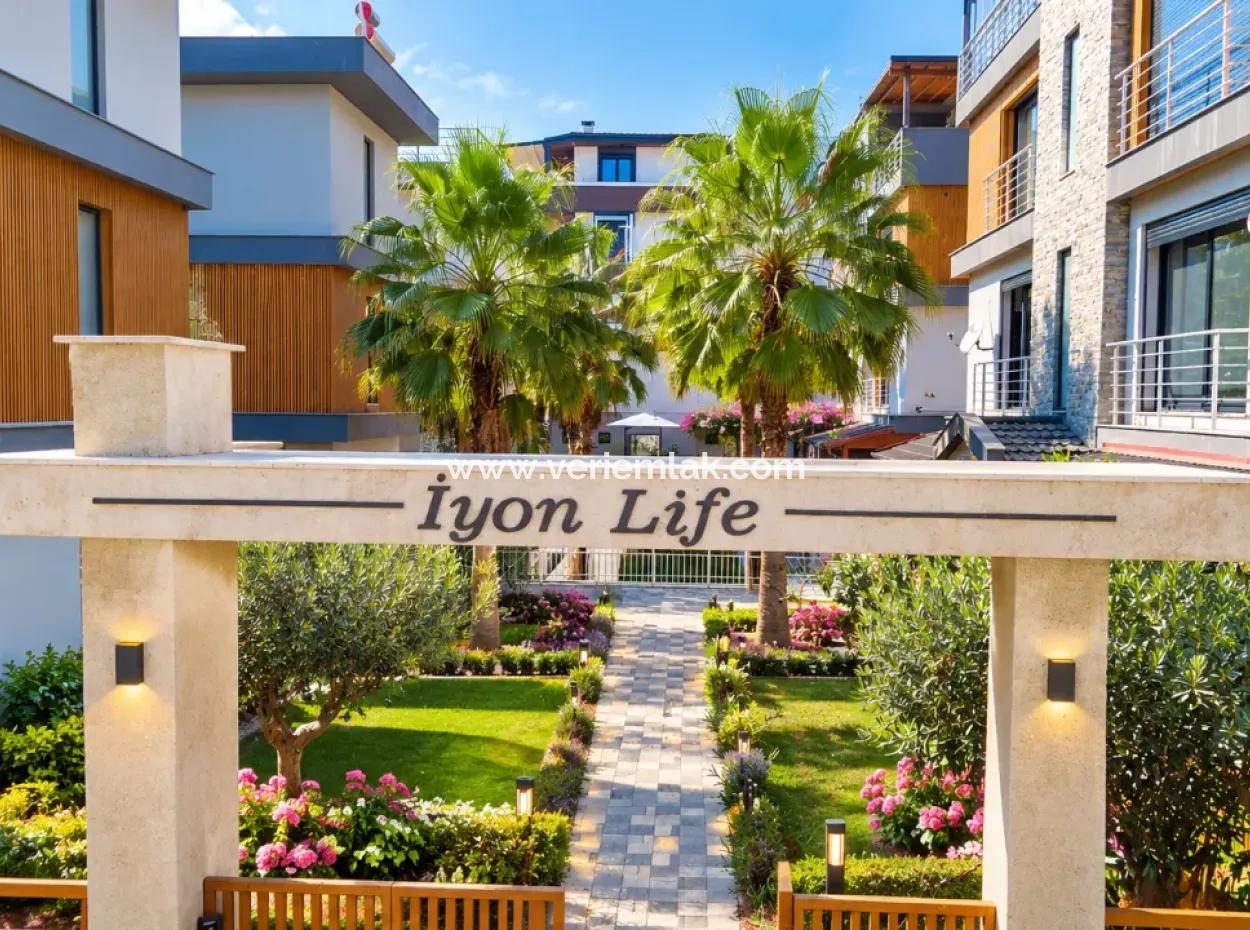 Luxuriöses Duplex Auf Einem Gelände Mit Meerblick Und Pool In Seferihisar Doğanbey!