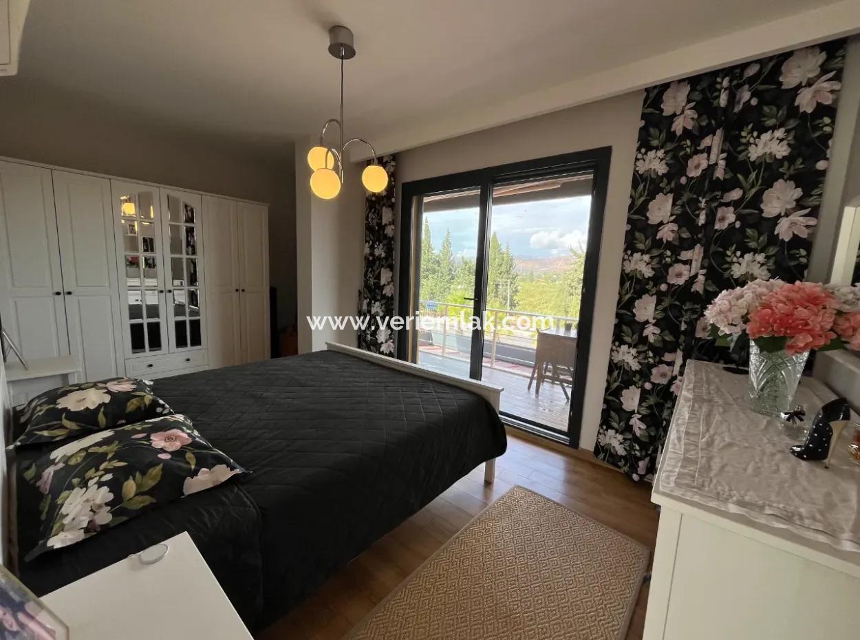 Luxuriöses Duplex Auf Einem Gelände Mit Meerblick Und Pool In Seferihisar Doğanbey!