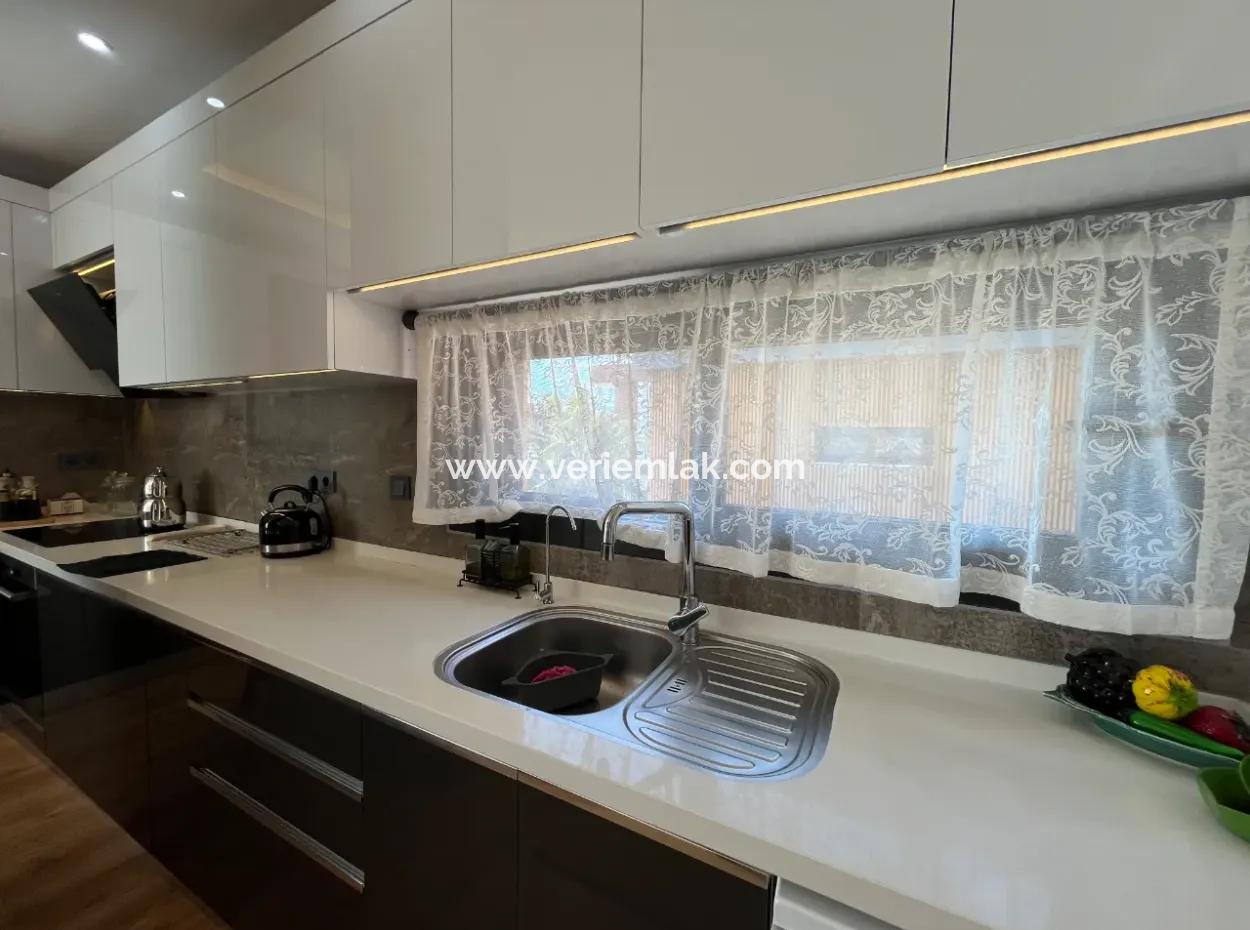 Luxuriöses Duplex Auf Einem Gelände Mit Meerblick Und Pool In Seferihisar Doğanbey!
